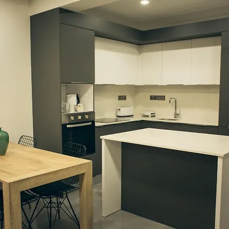 Διαμέρισμα Modern And Comfortable Flat With Pool Near