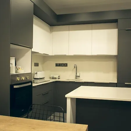 Modern And Comfortable Flat With Pool Near