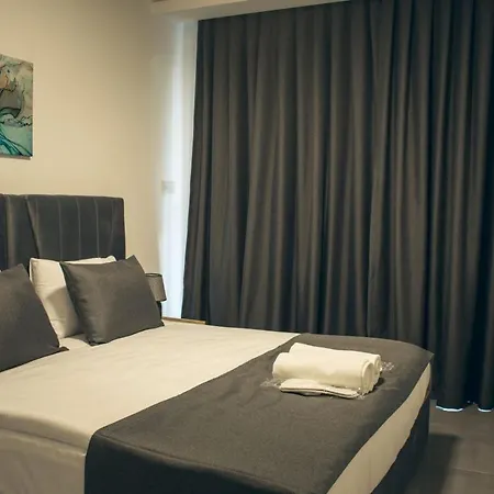 Modern And Comfortable Flat With Pool Near *