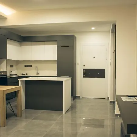 Apartment Modern And Comfortable Flat With Pool Near