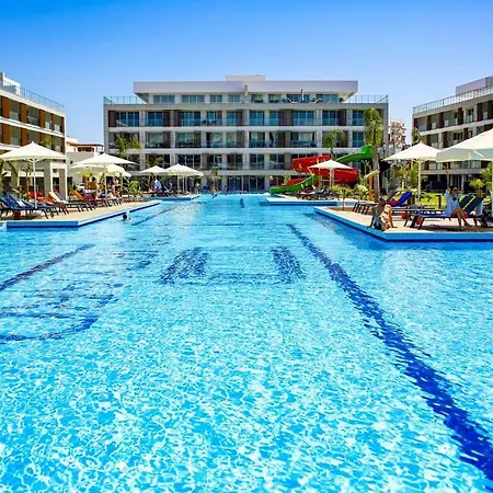 Modern And Comfortable Flat With Pool Near Apartment