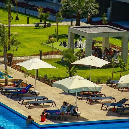 Modern And Comfortable Flat With Pool Near Διαμέρισμα