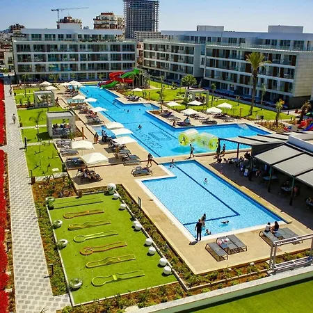 Modern And Comfortable Flat With Pool Near Διαμέρισμα